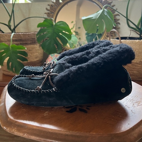 Women’s Ugg Alena Slippers - Picture 4 of 9